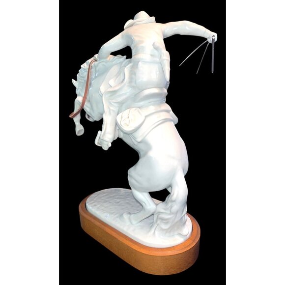 Frederick Remington's Bronco Buster Porcelain Gift World of Gorham Cowboy Wester - Picture 3 of 7